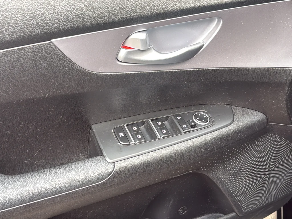 Used 2024 Black Kia LXS image 33
