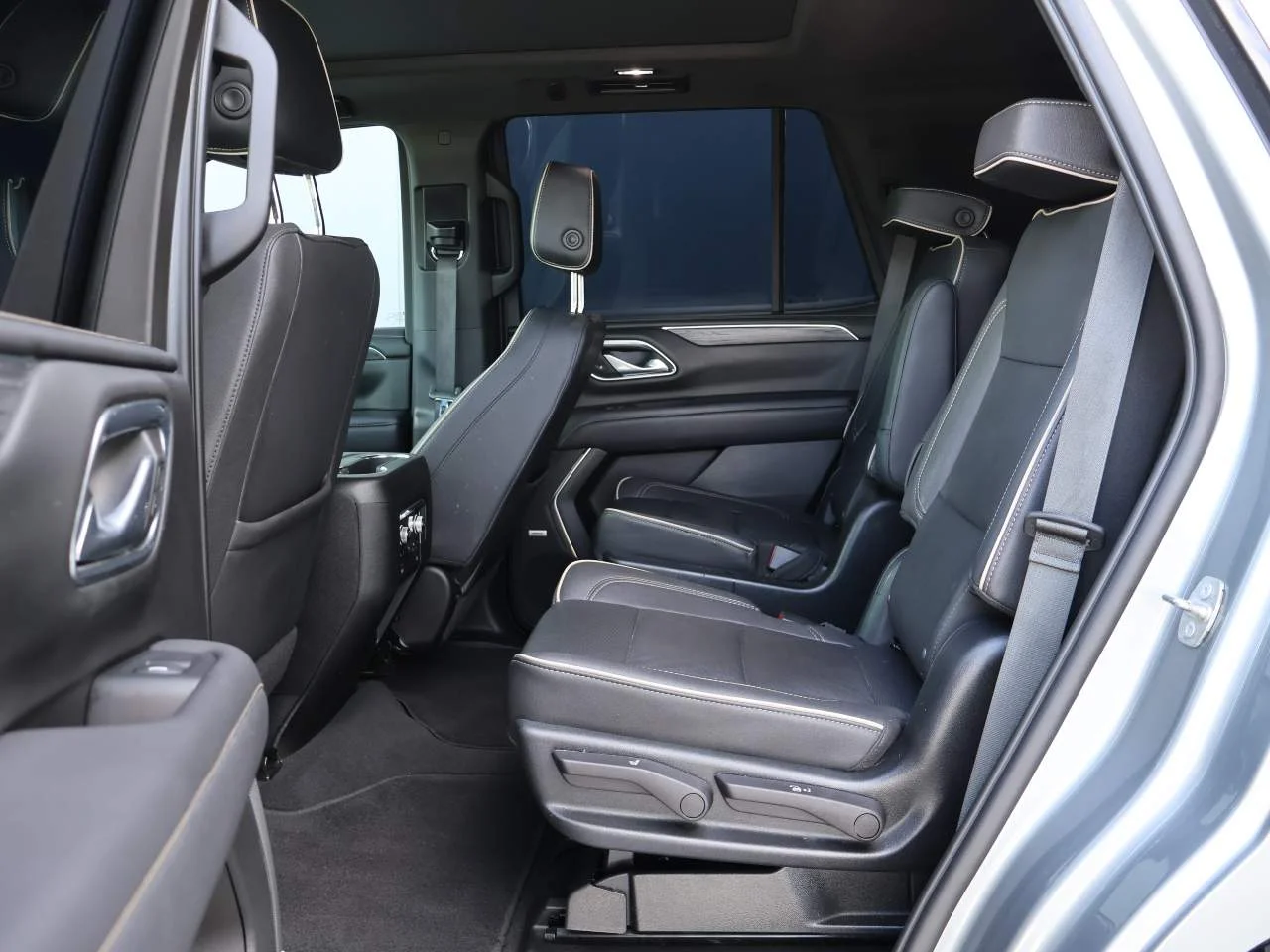Used 2023 Sterling Metallic GMC SLT image 12