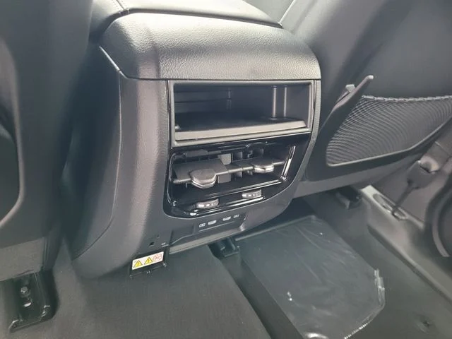 New 2026 Bright White Clear-Coat Exterior Paint Jeep Altitude image 7