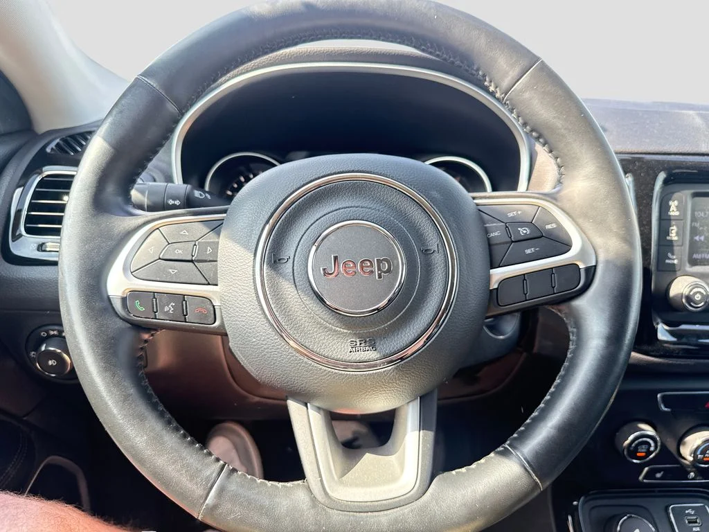 Used 2018 White Jeep Latitude image 13