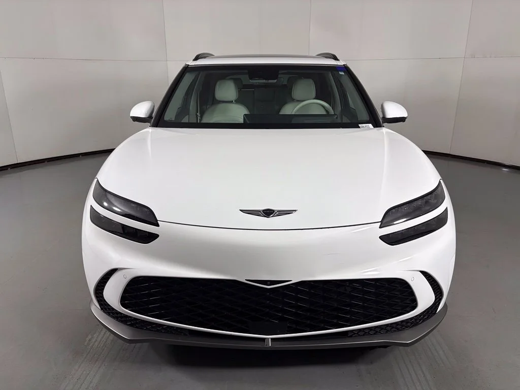 Used 2023 White Genesis Performance image 3