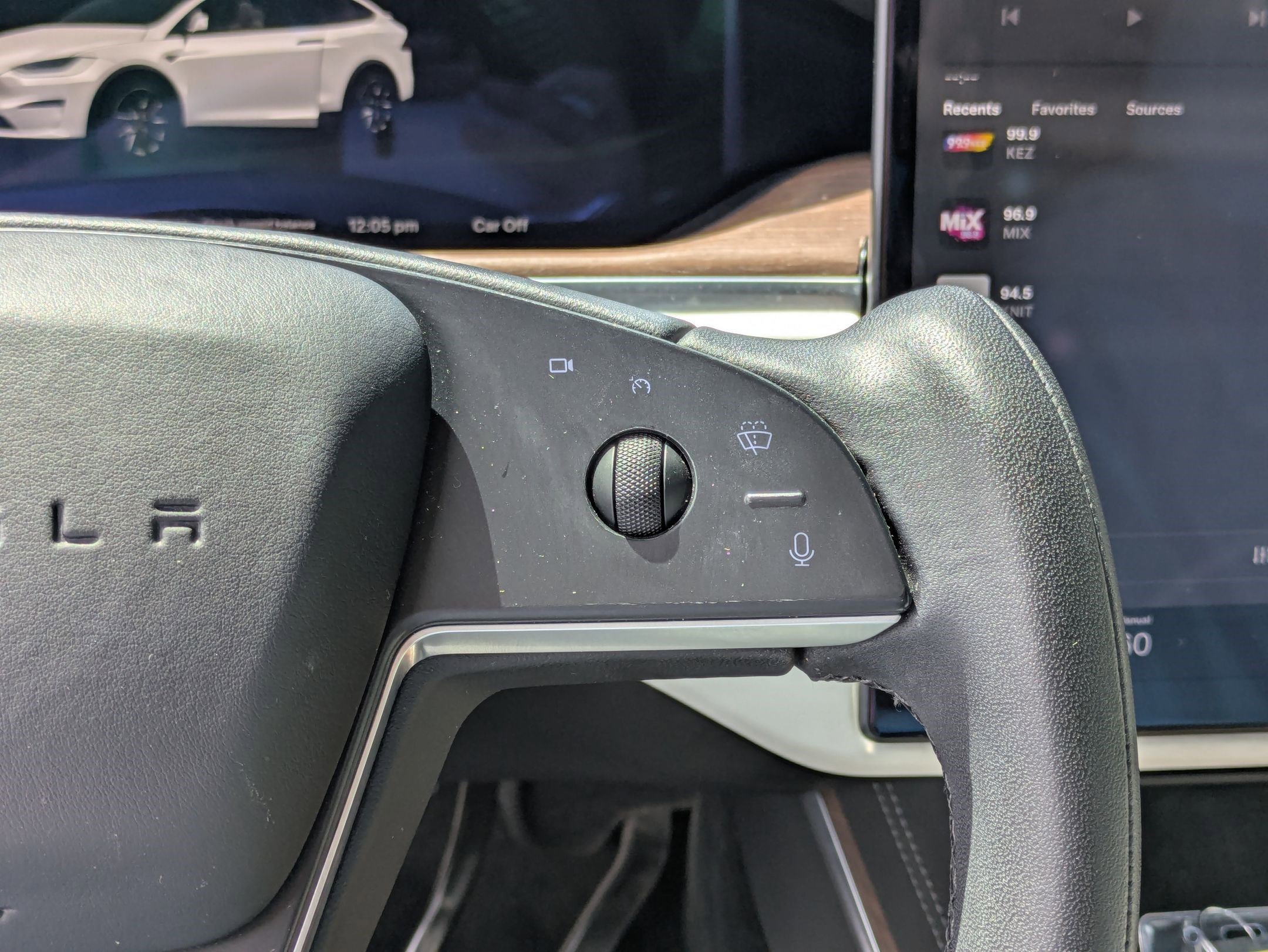 Used 2022 White Tesla AWD image 19