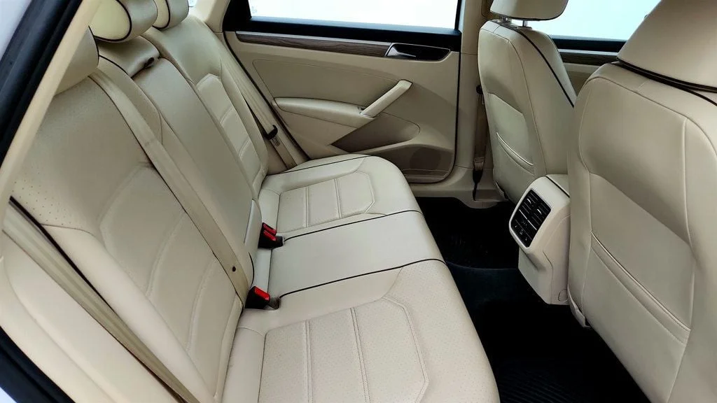 Used 2018 Pure White Volkswagen 2.0T SE w/Technology Automatic image 23