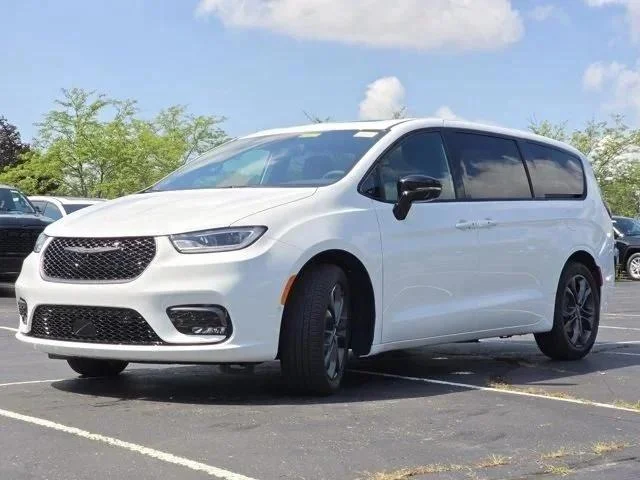 2026 Chrysler Pacifica Select - Photo 20