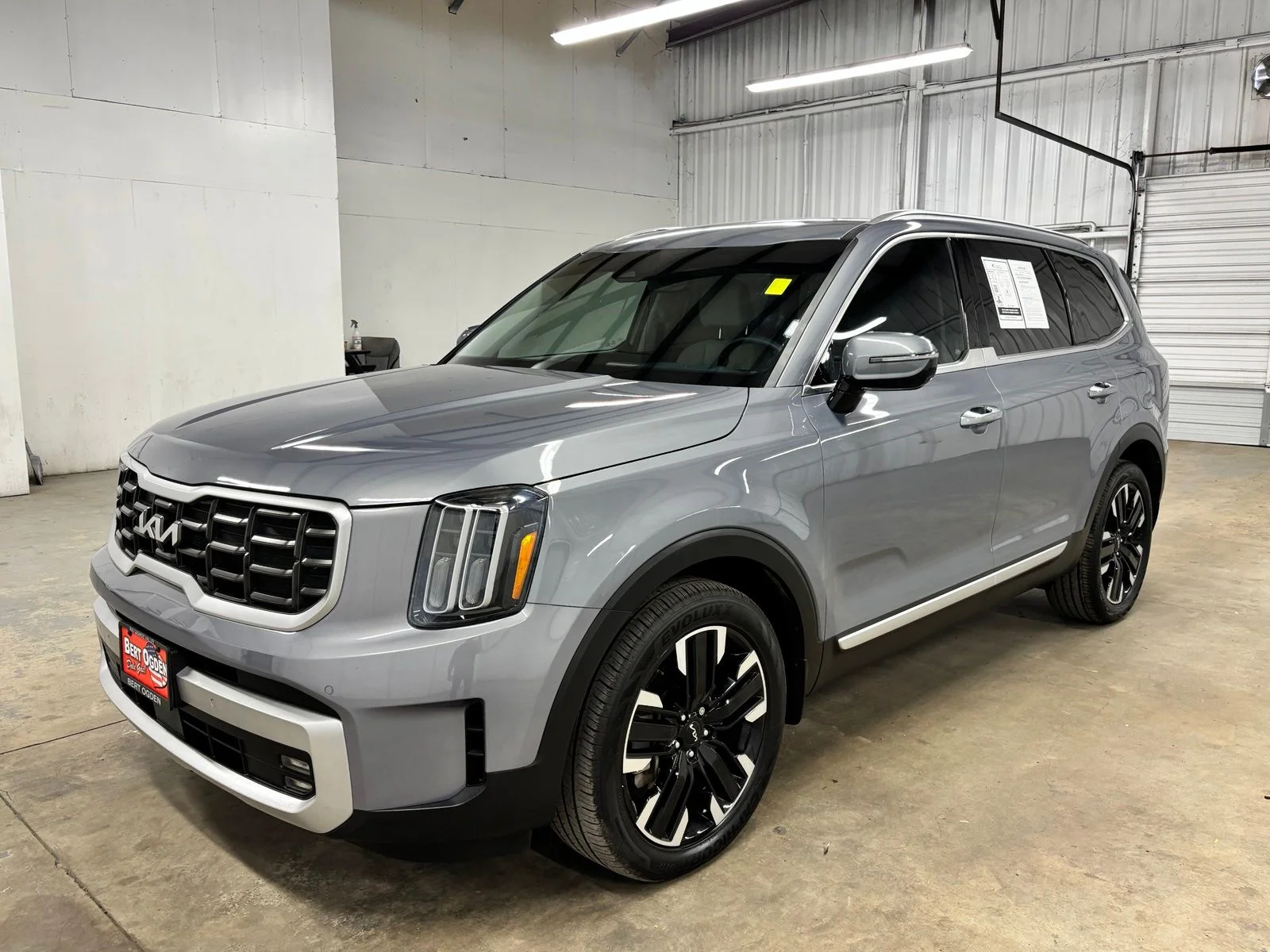 Used 2023 Silver Kia SX image 3
