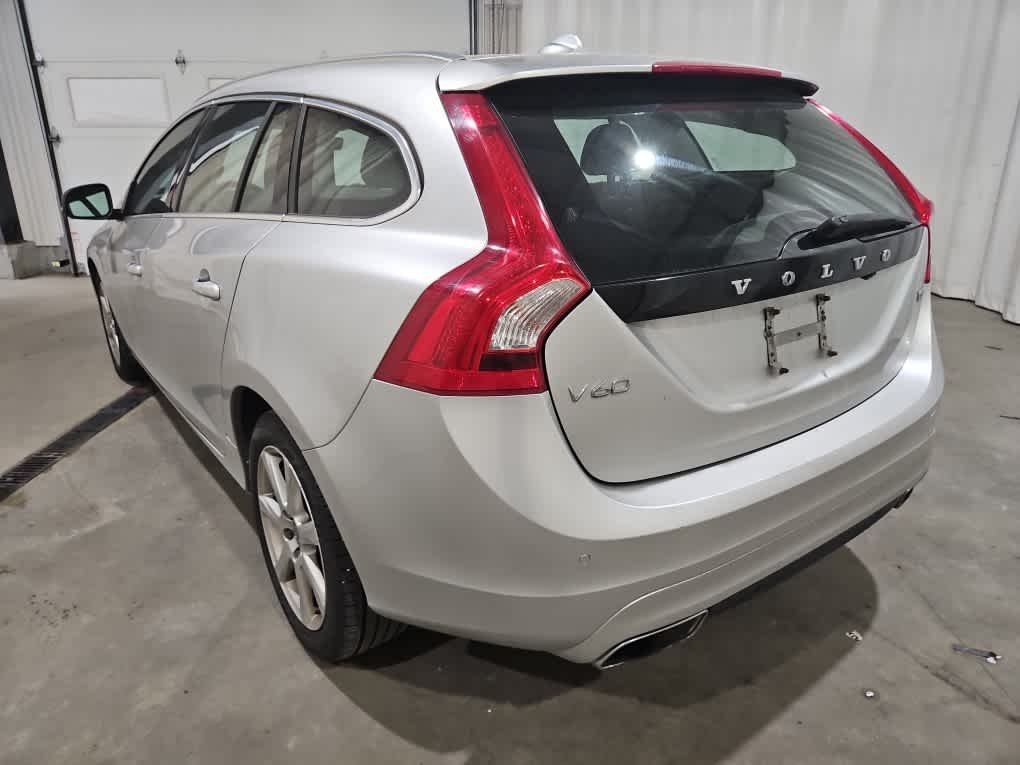 Used 2016 Silver Volvo T5 Drive-E Platinum image 4