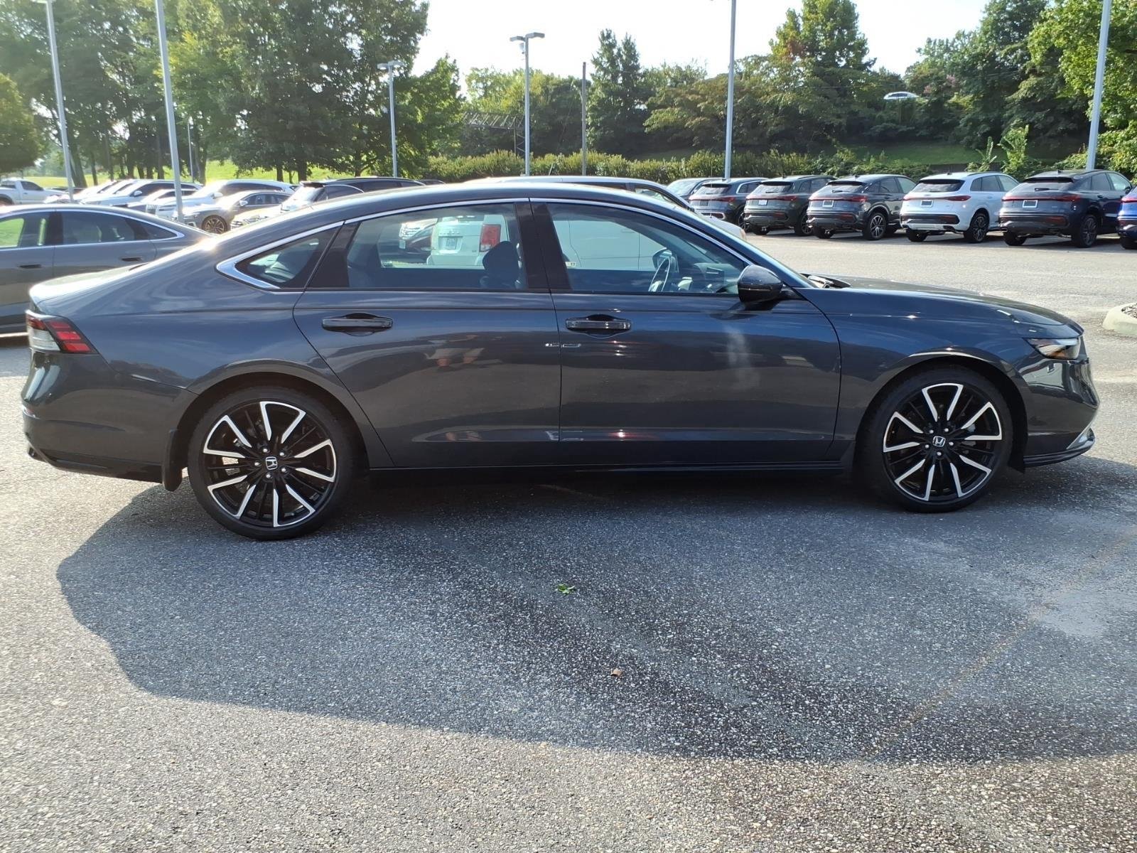 Used 2023 Meteorite Gray Metallic Honda Touring image 7