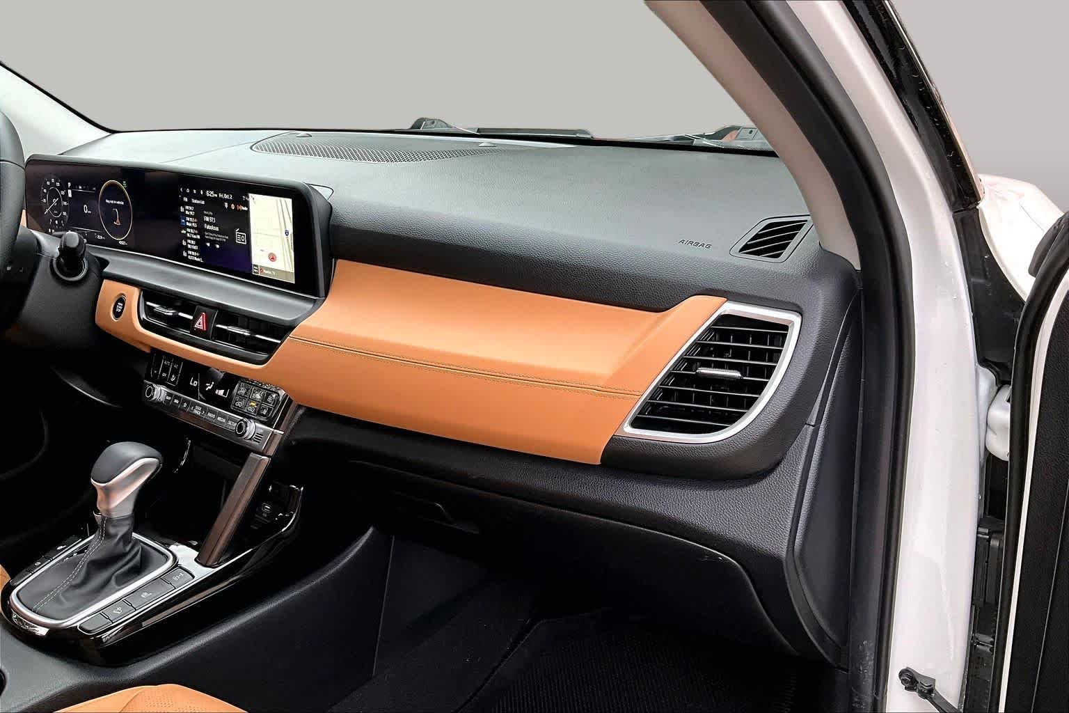 New 2024 Snow White Pearl Kia SX image 18