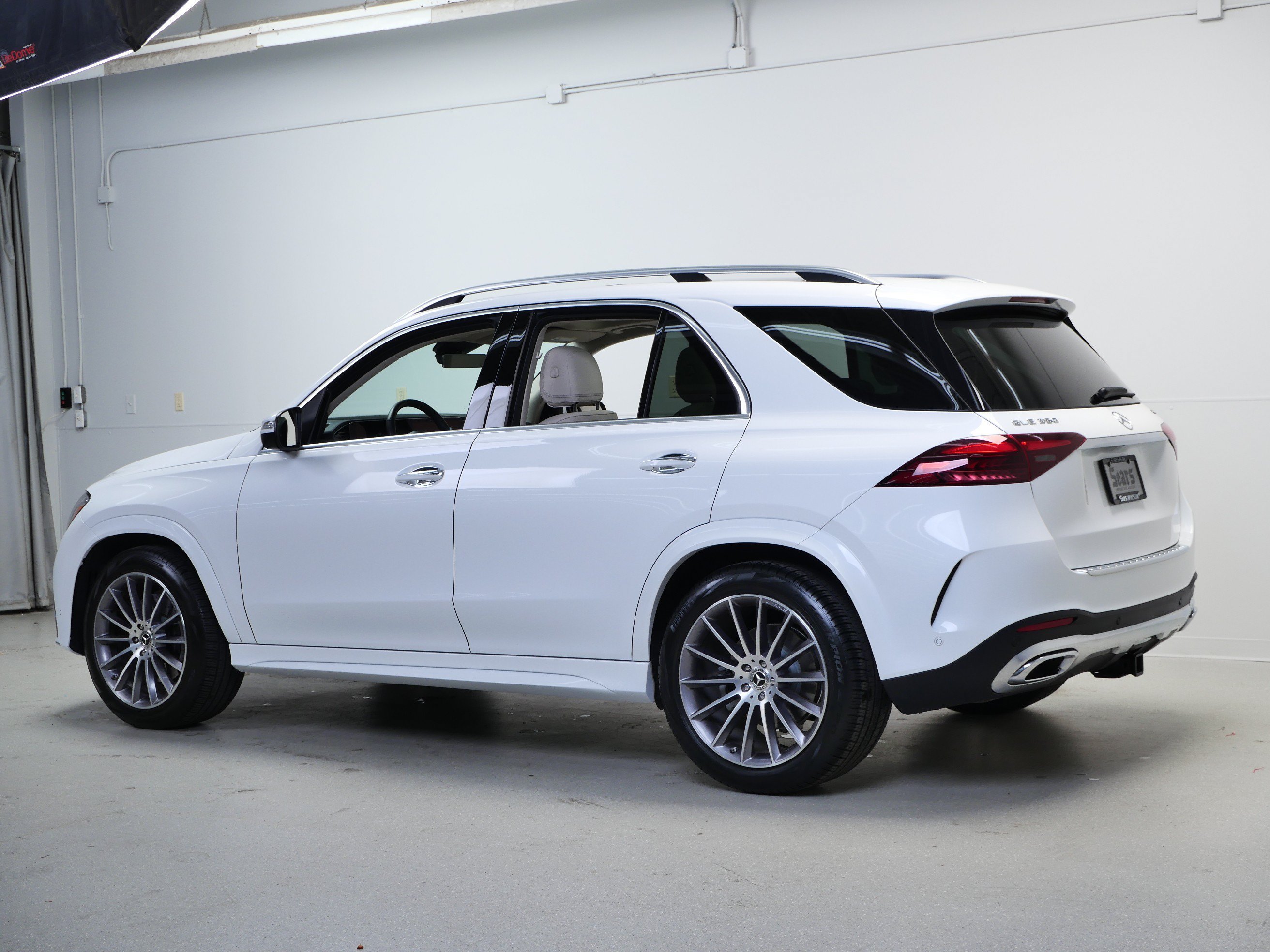Certified Used 2025 MANUFAKTUR Moonlight White Metallic Mercedes-Benz GLE 350 image 13