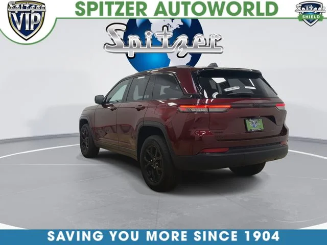 Used 2025 Red Jeep Altitude image 2