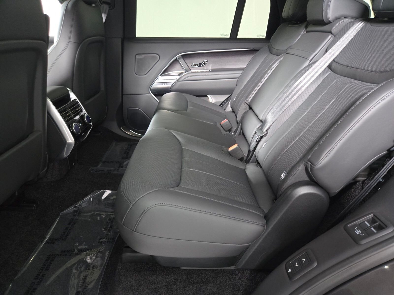 New 2026 Charente Grey Land Rover SE image 5
