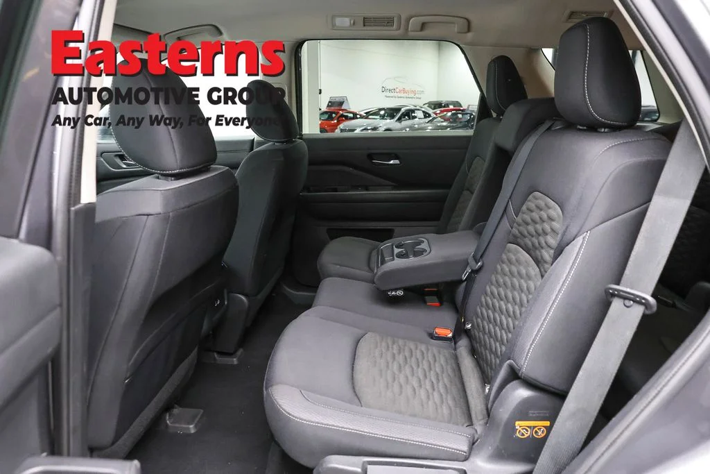 Used 2022 Gray Nissan SV image 22