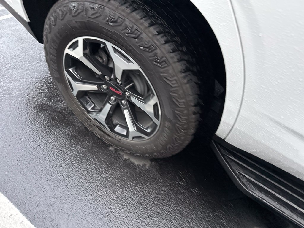 Used 2026 Summit White GMC AT4 image 10
