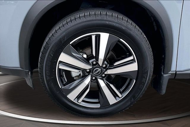 Used 2025 Gray Nissan SL image 9