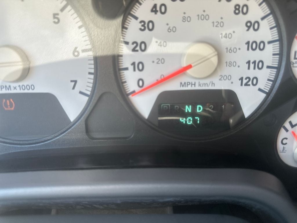 Used 2008 Gray Dodge SLT image 23