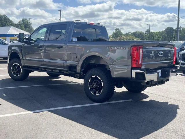 New 2026 Carbonized Gray Metallic Ford XLT image 4