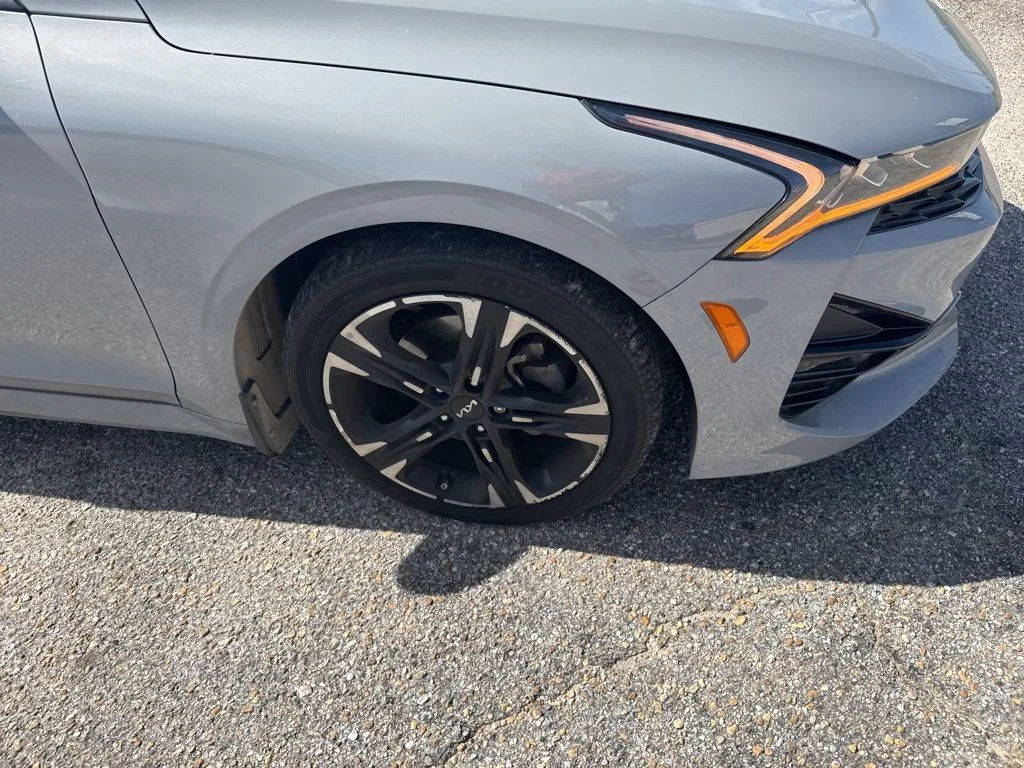 Used 2023 Wolf Gray Kia GT-Line image 18
