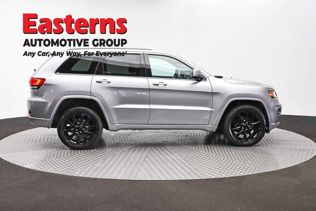 Used 2017 Silver Jeep Altitude image 4