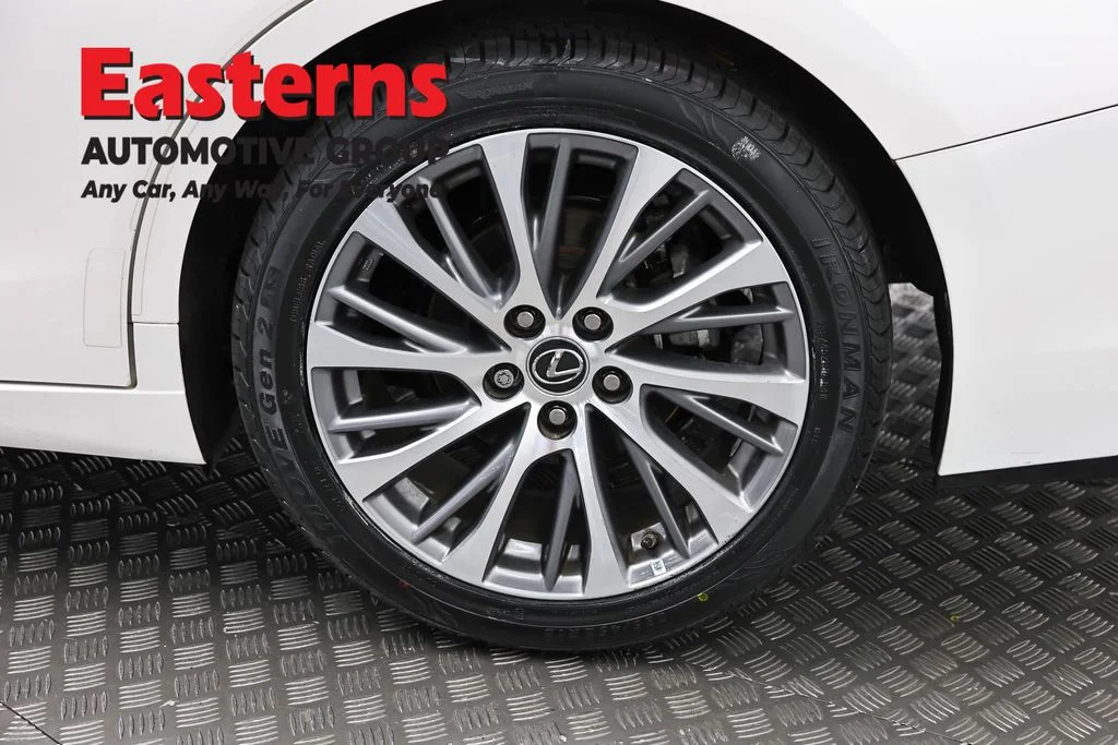 Used 2021 White Lexus 350 image 35