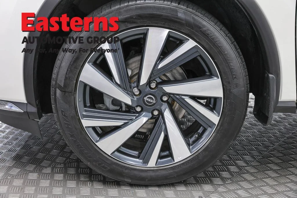 Used 2023 White Nissan SL image 34