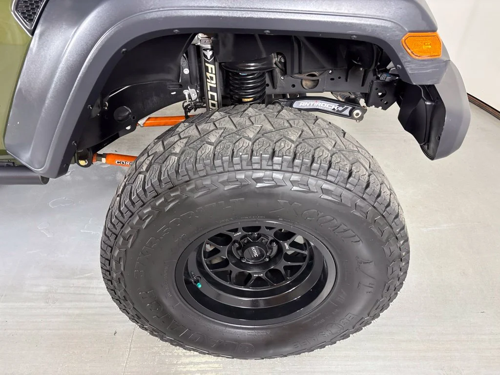 Used 2022 Green Jeep Sport image 11