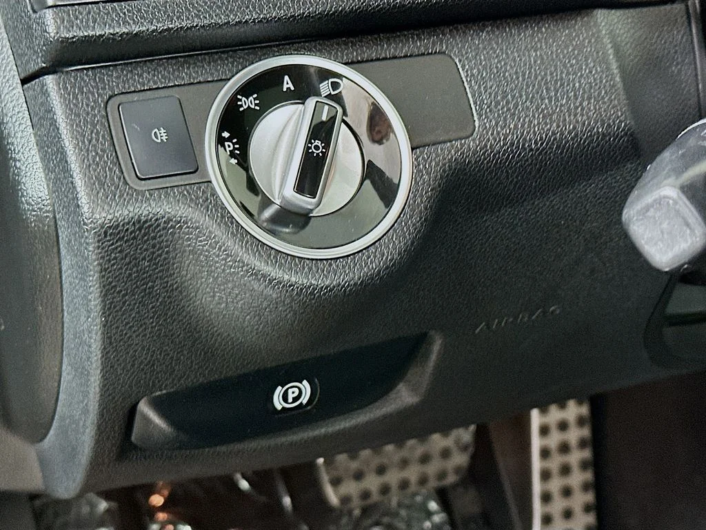 Used 2011  Mercedes-Benz C 300 image 11