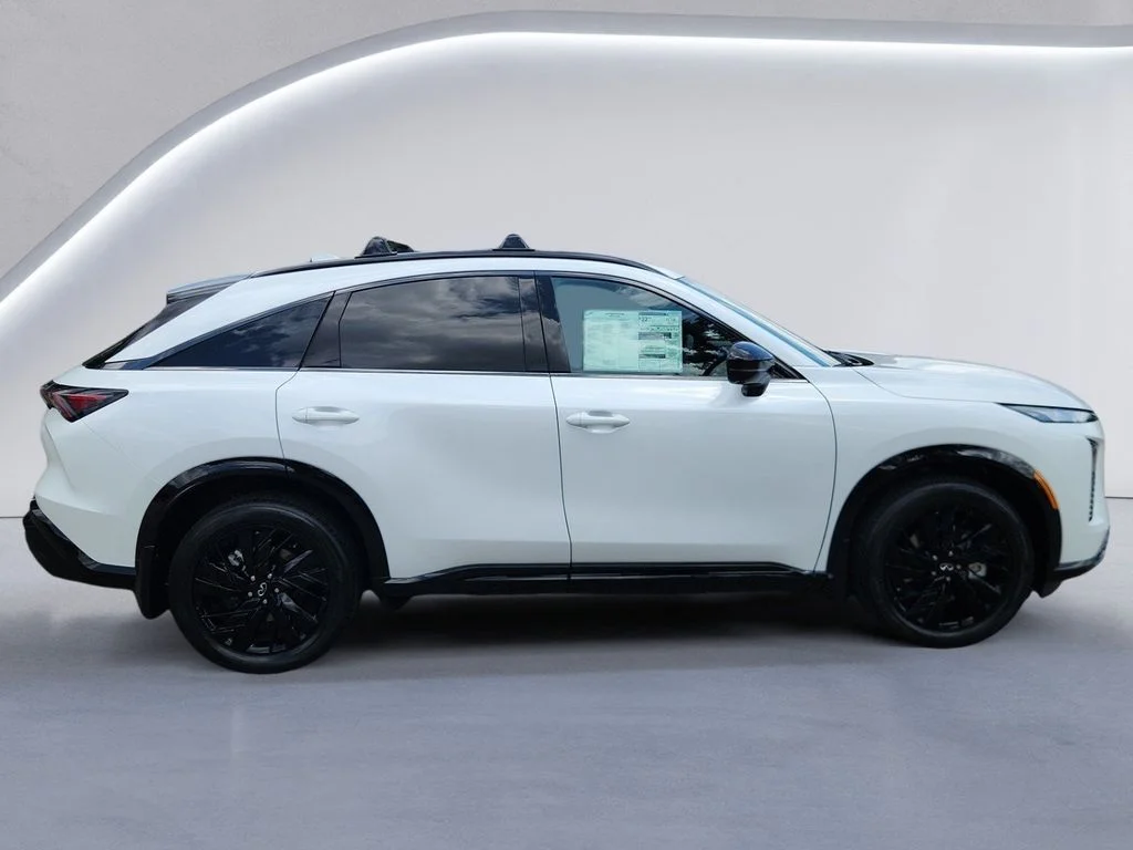 New 2027 RADIANT WHITE INFINITI Sport AWD image 3