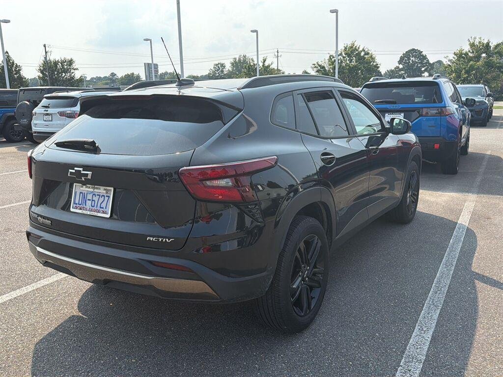 Used 2025 Mosaic Black Metallic Chevrolet ACTIV image 11