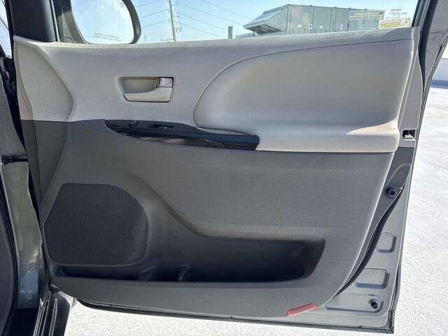 Used 2014 Cypress Pearl Toyota LE image 27
