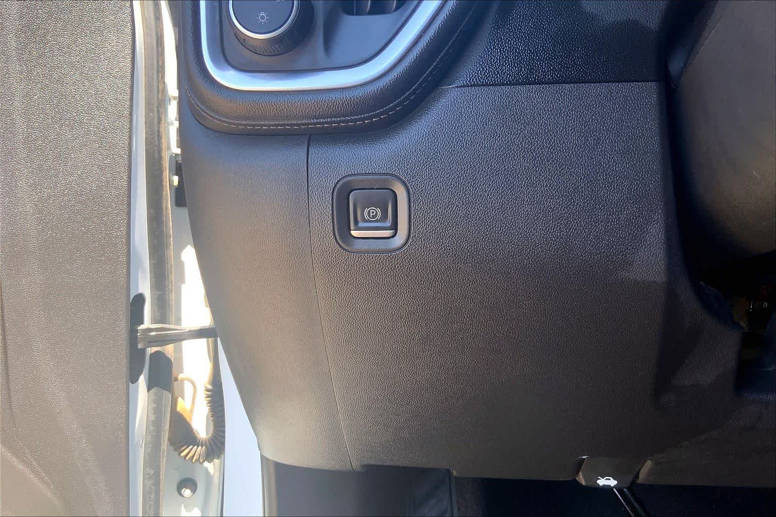Used 2019 Summit White Chevrolet LT image 36