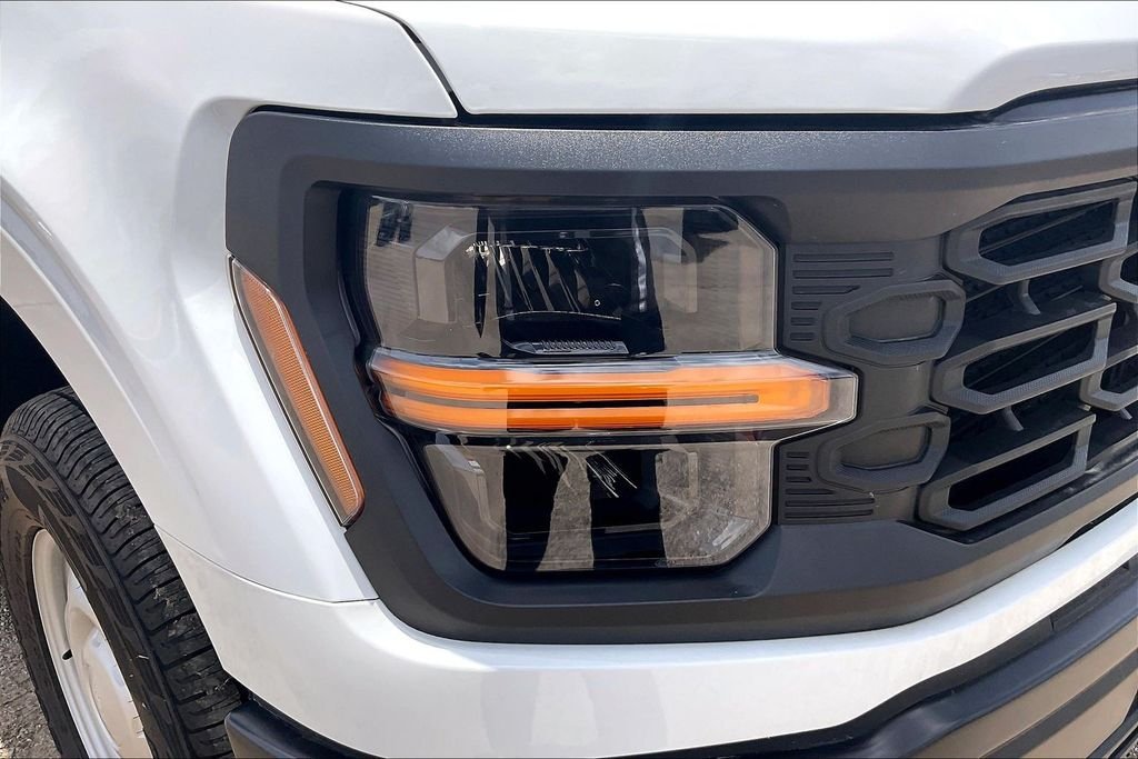 New 2025 Oxford White Ford XL image 16
