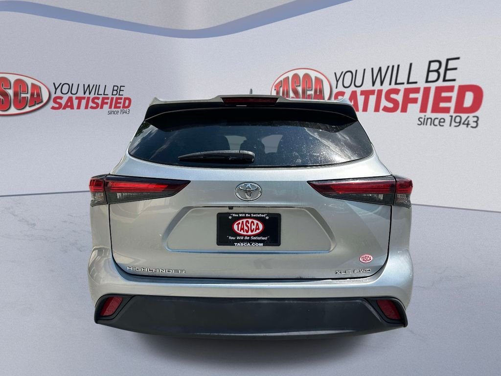Used 2024 Silver Toyota XLE image 4