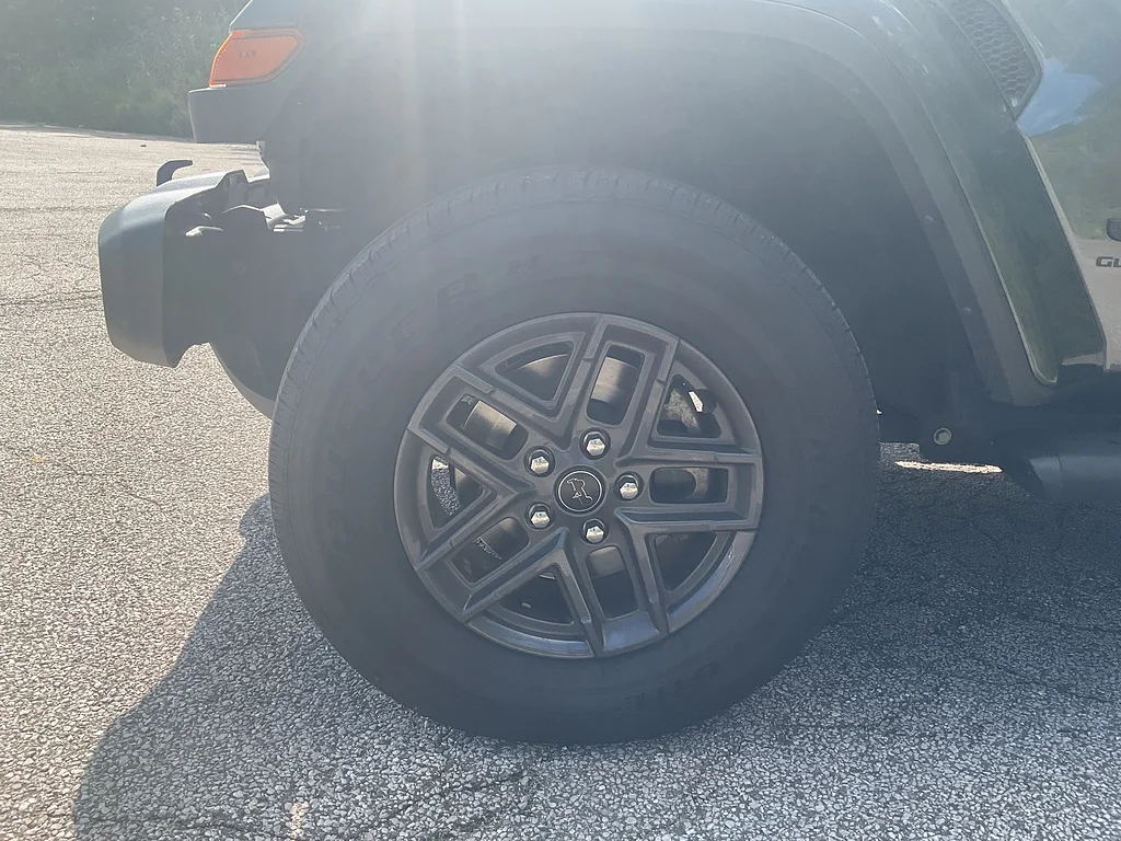 Certified Used 2024 GRAY Jeep Sport S image 14