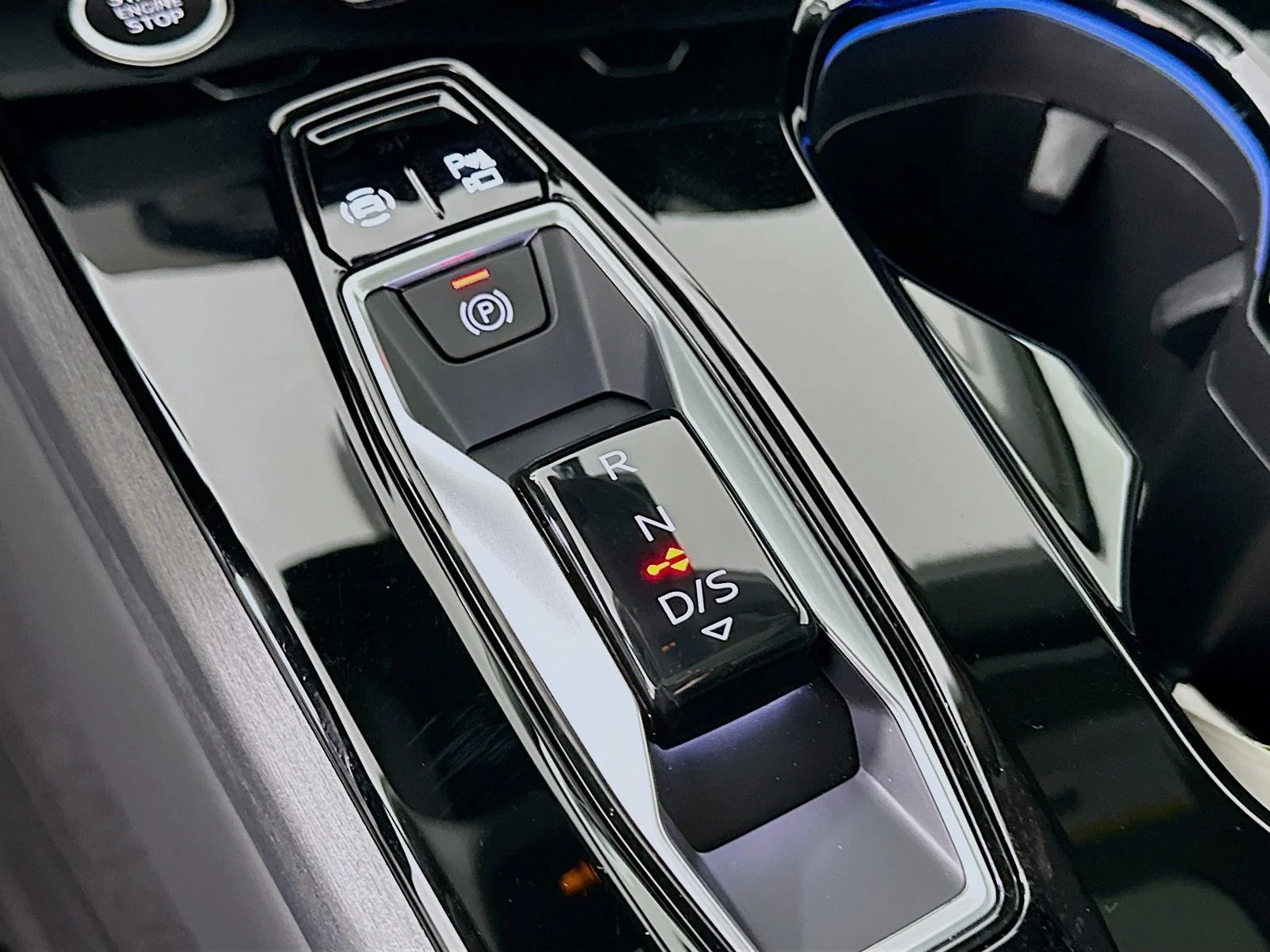 Used 2025 White Audi  image 27