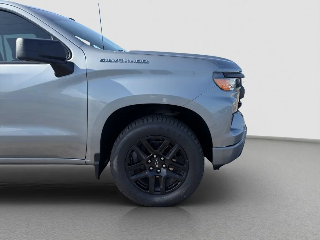 Used 2023 STERLING GRAY METALLIC Chevrolet Custom image 23