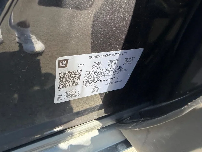 Certified Used 2020 Carbon Black Metallic GMC SLE image 23