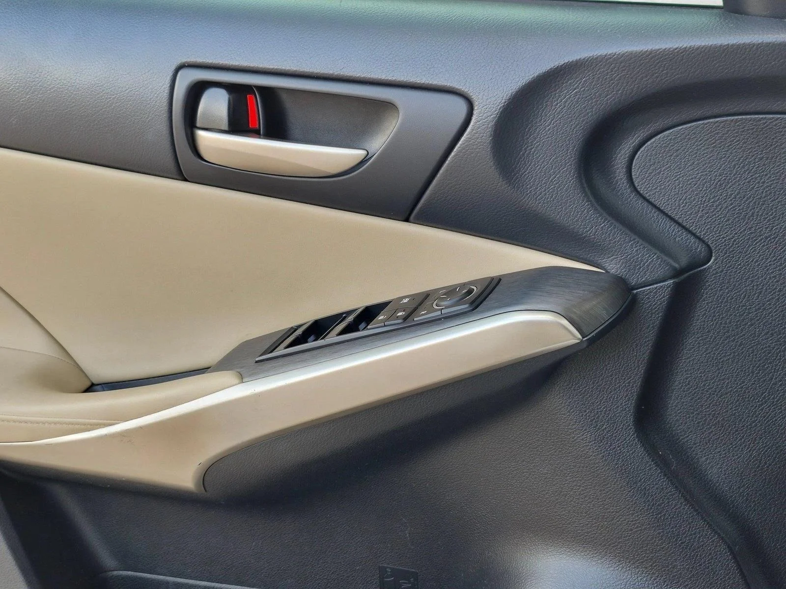 Used 2019 Ultra White Lexus IS 300 F SPORT image 2