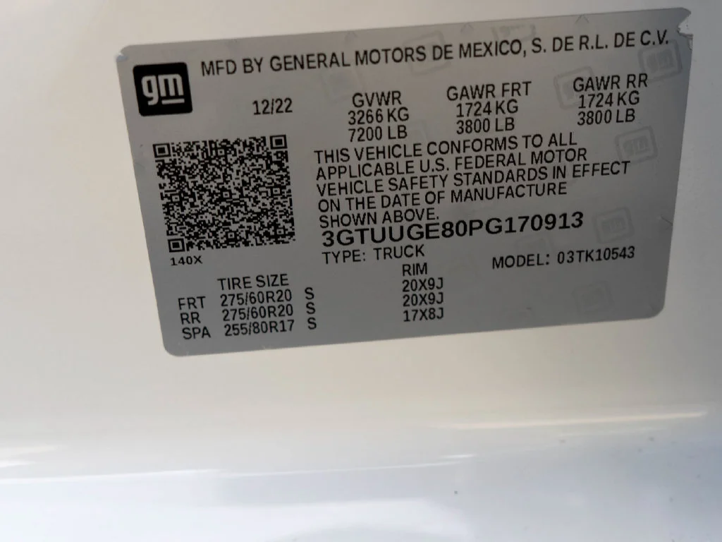 Used 2023 White GMC Denali image 43