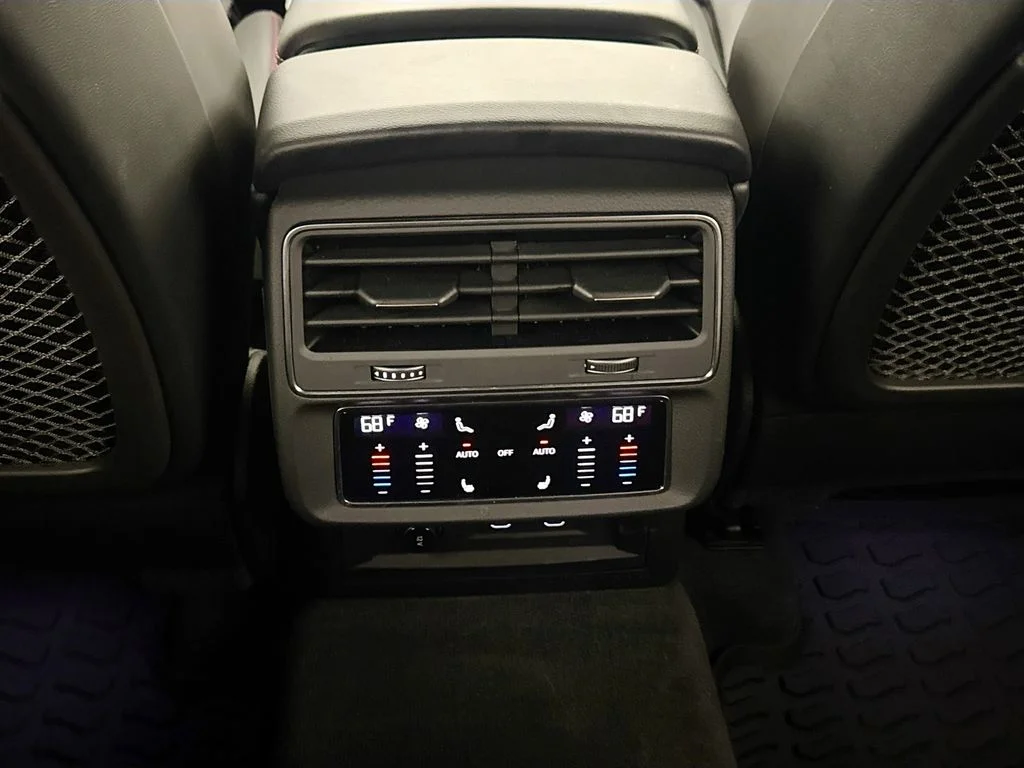 Used 2024  Audi 4.0T image 28
