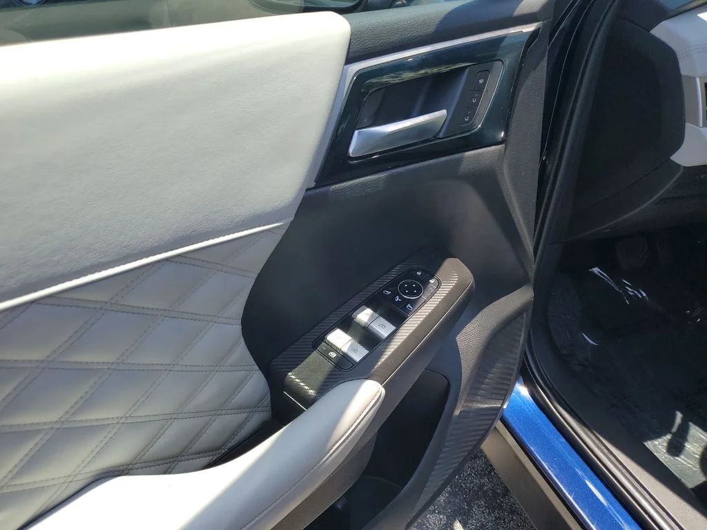 Used 2022  Mitsubishi SEL image 19