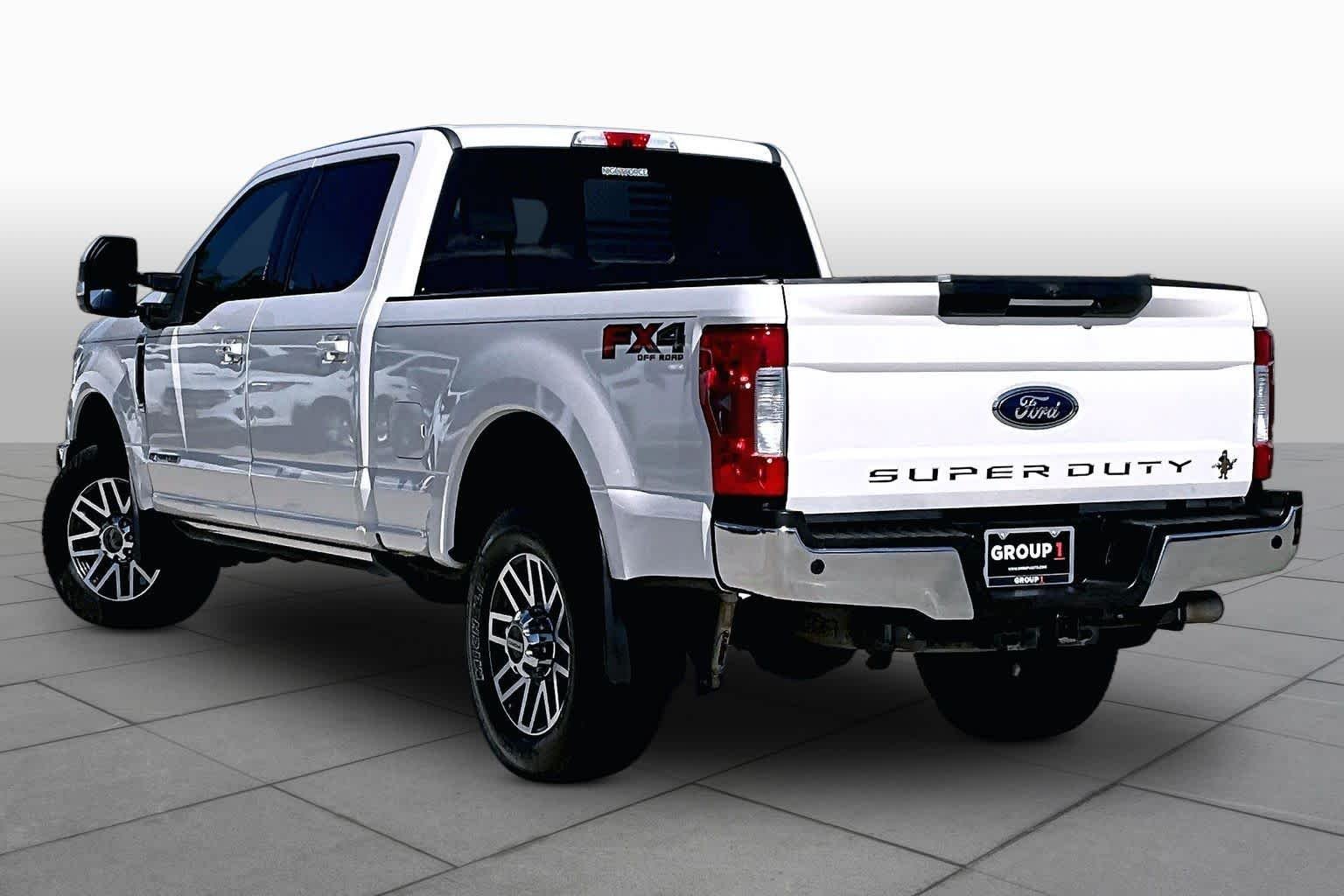 Used 2017 White Platinum Metallic Tri-Coat Ford Lariat image 12