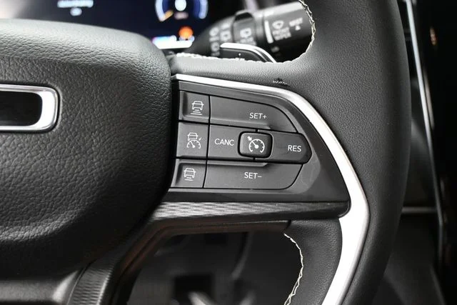 Used 2024 White Jeep Laredo X image 20