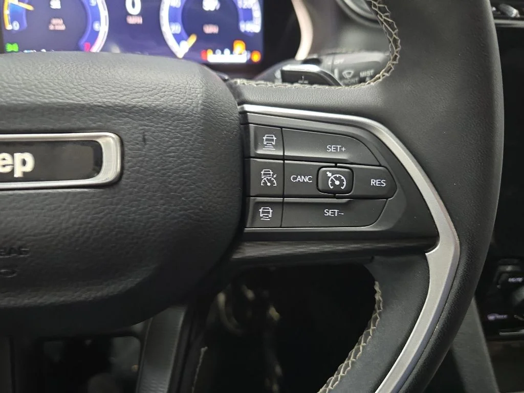 Used 2023 White Jeep Altitude image 20
