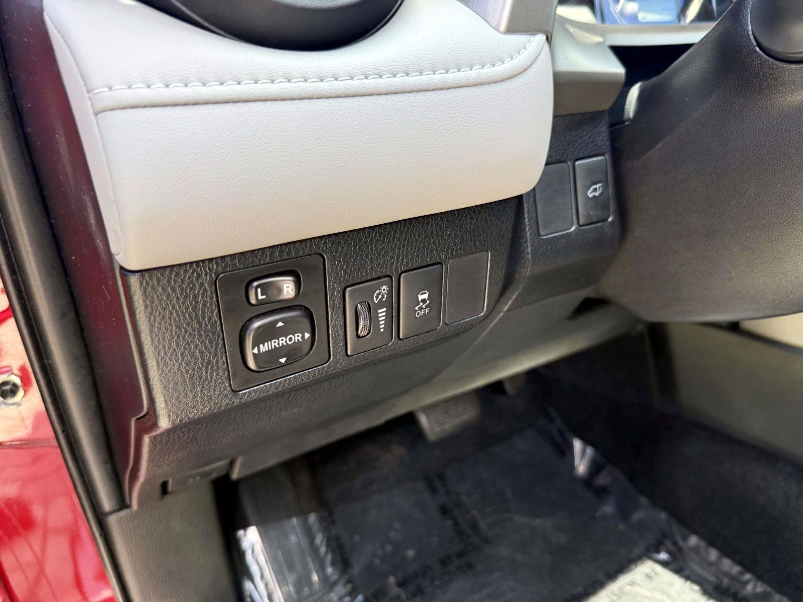 Used 2014 Barcelona Red Metallic Toyota Limited image 20