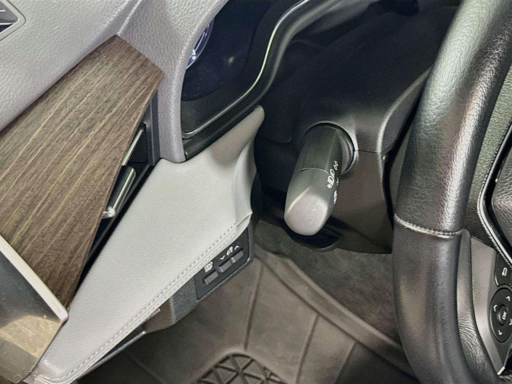 Used 2019 Harbor Gray Metallic Toyota Hybrid XLE image 10