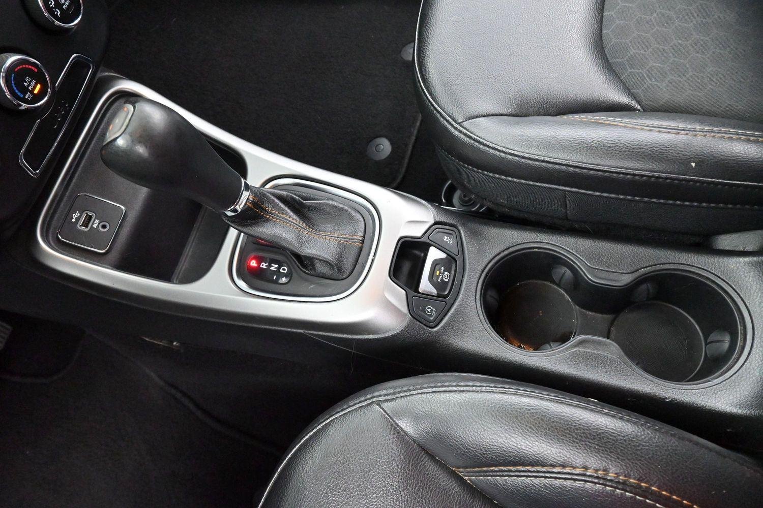 Used 2018 Diamond Black Crystal Pearlcoat Jeep Latitude image 22