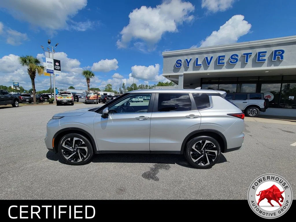 Used 2024  Mitsubishi SE image 2
