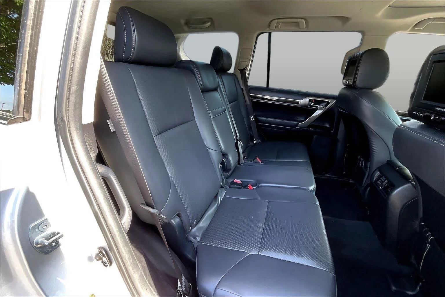 Used 2016 Silver Lining Metallic Lexus  image 21