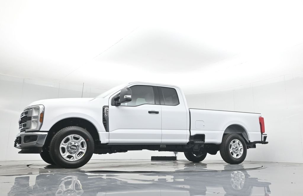 New 2026 Oxford White Ford XLT image 42