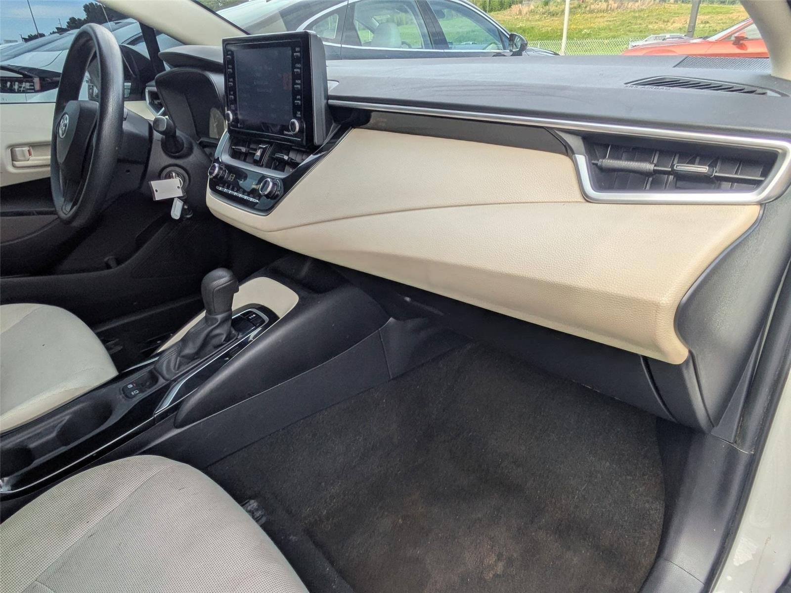 Used 2022 White Toyota LE image 26